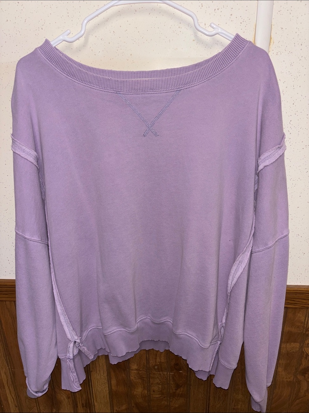American Eagle Outfitters - women’s Lavender Pullover Sweatshirt (size Medium)